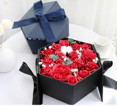 Подарочный набор мыла из красных роз Flower with glass box в черной коробке
