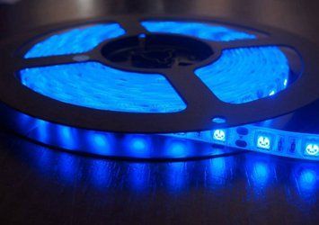 Світлодіодна стрічка 3527 120 LED в силіконі синя