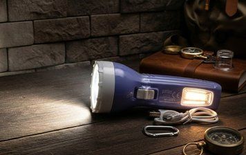 Ручний LED ліхтар з боковим підсвічуванням PANTHER PT-9923 300Lm