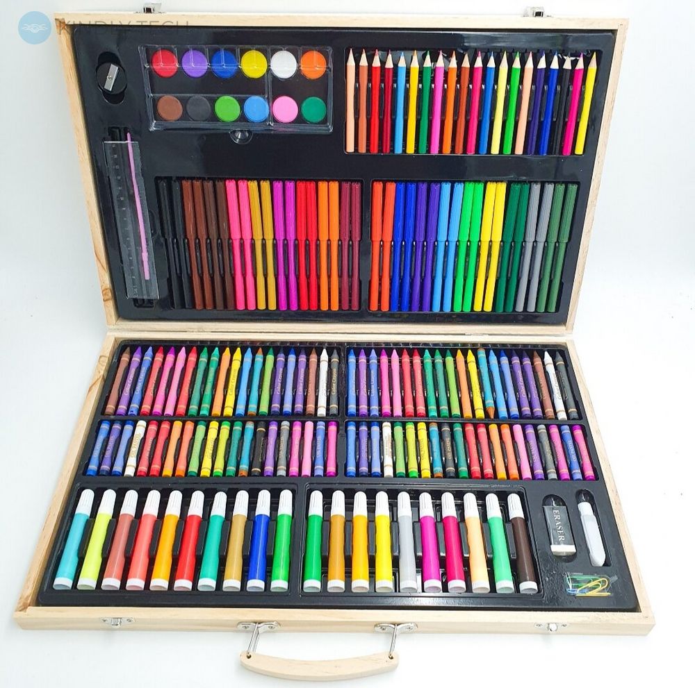 Художественный набор для рисования и творчества на 220 предметов в деревянном чемодане UKC