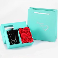 Подарочный набор мыла из шести роз и кулона Flower gift box