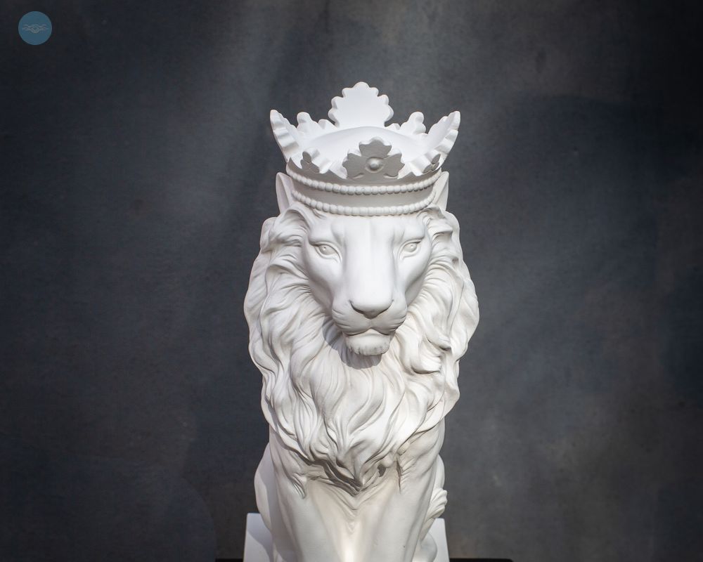 Бюст Льва с короной, Белый