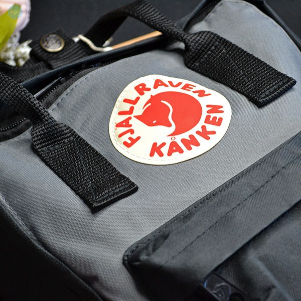 Рюкзак KÅNKEN Mini, Черный с красным (7 л.)